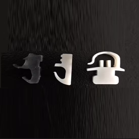 O silicone feito sob encomenda de borracha expulso moldando parte utensílios de cozinha